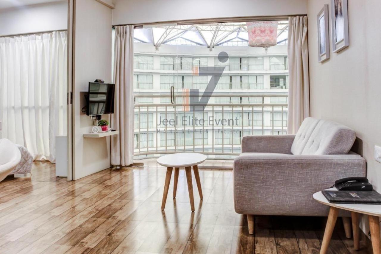 سورات Homestays At Rajhans Belliza Near Airport المظهر الخارجي الصورة
