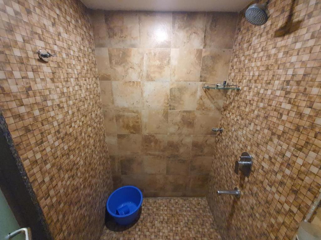 سورات Homestays At Rajhans Belliza Near Airport المظهر الخارجي الصورة